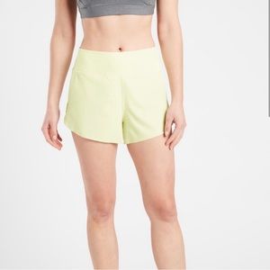 ATHLETA 4.5” RUN WITH IT SHORT S